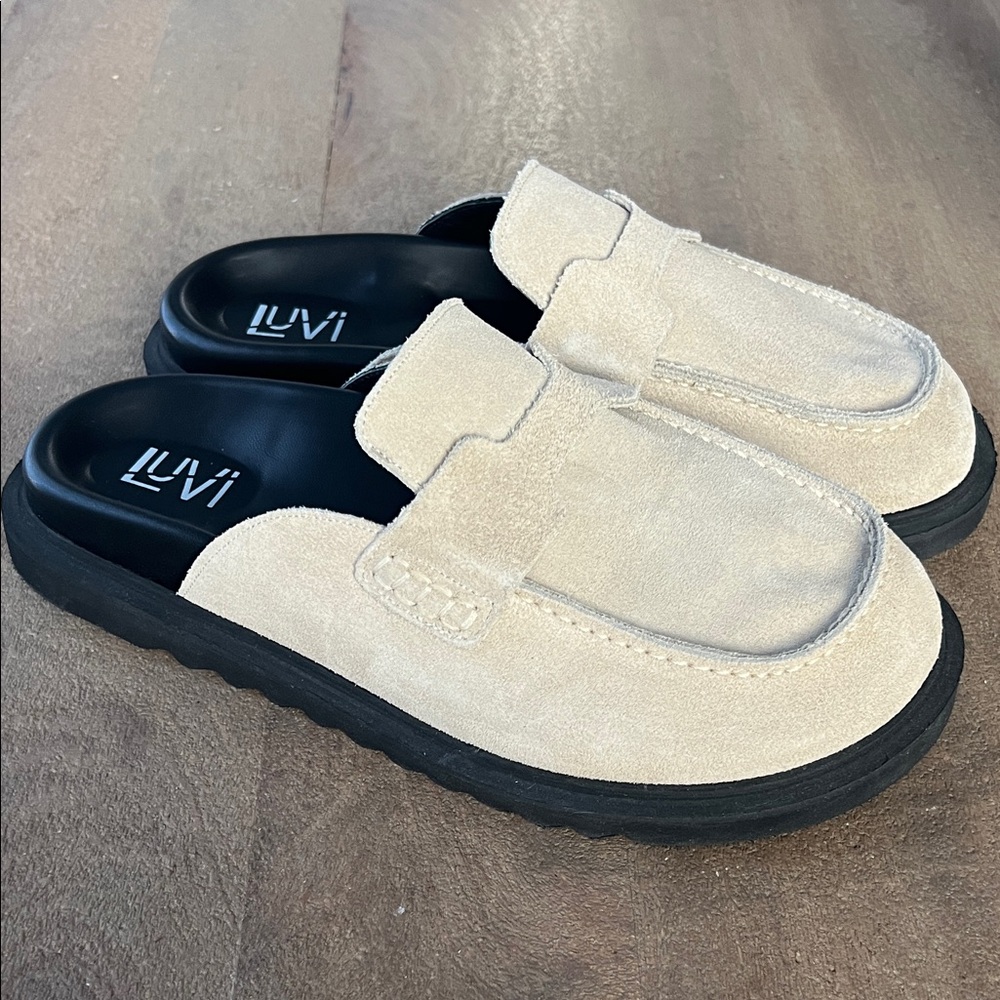 Laven Women’s Cream Suede Loafers